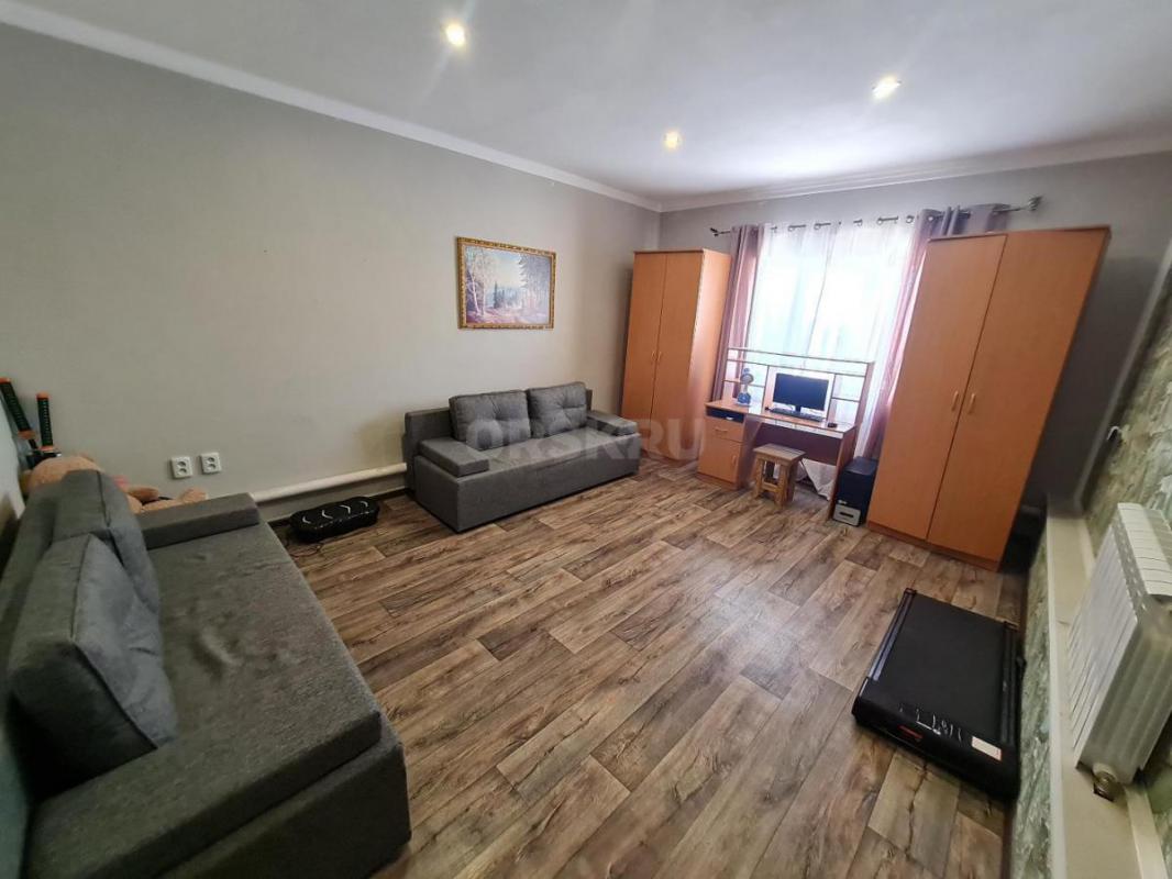 Продам просторный 2-х этажный жилой дом в прекрасном экологически чистом районе города по адресу: ул - Орск