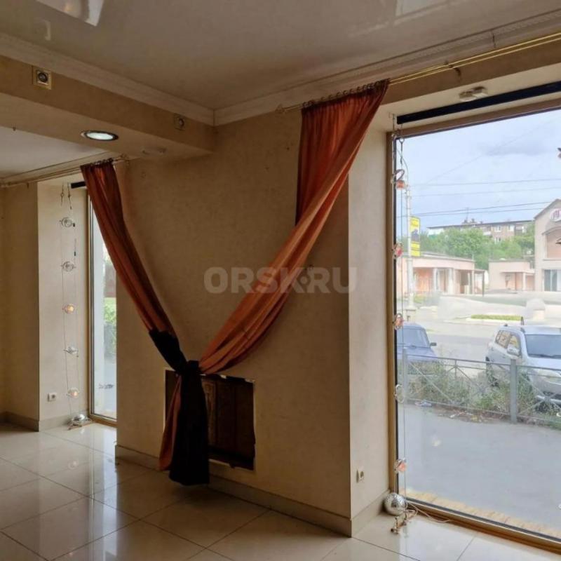 Коммерческое помещение 112 м 2  в центре города: выгодное вложение для вашего бизнеса! - Орск