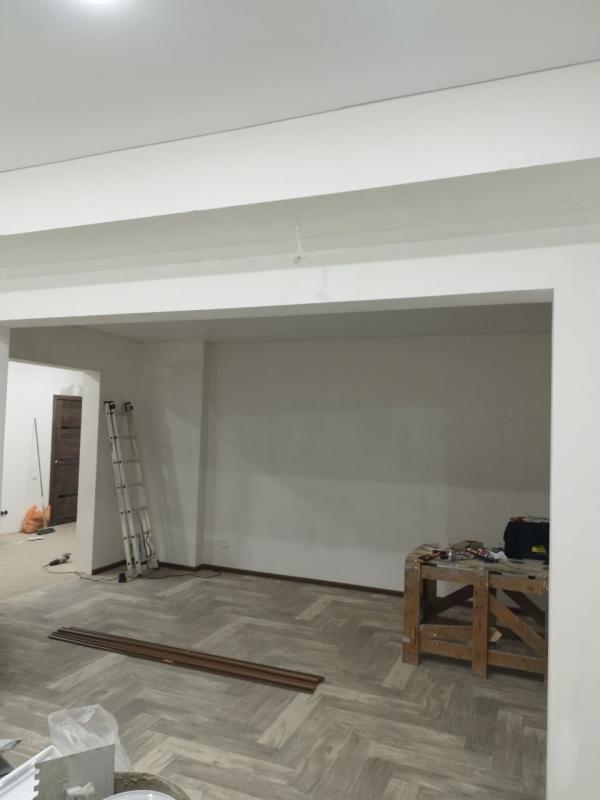 Продам просторную квартиру в сталинском доме на 3 этаже, площадью 86 м2 по адресу: г. - Новотроицк