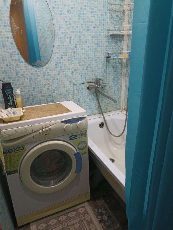 Продам двух комнатную квартиру на первом этаже пятиэтажного дома, косметический ремонт, вся инфрастр - Новотроицк