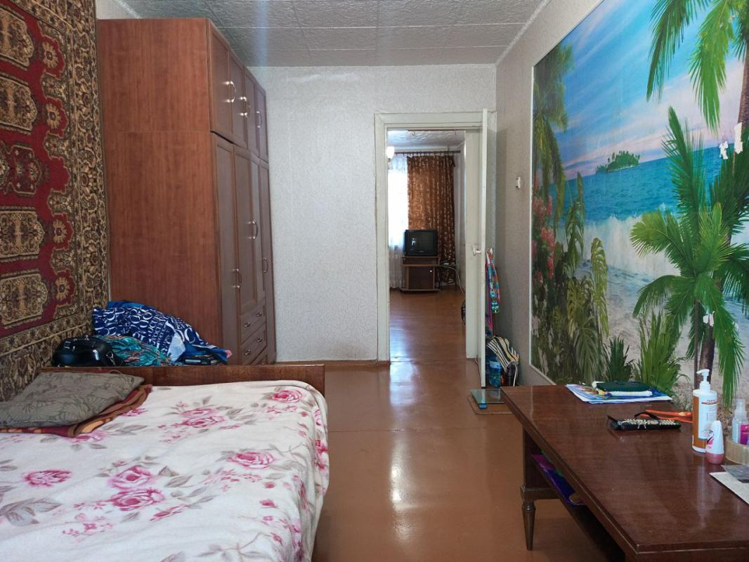 Продается двухкомнатная квартира по адресу г. - Новотроицк