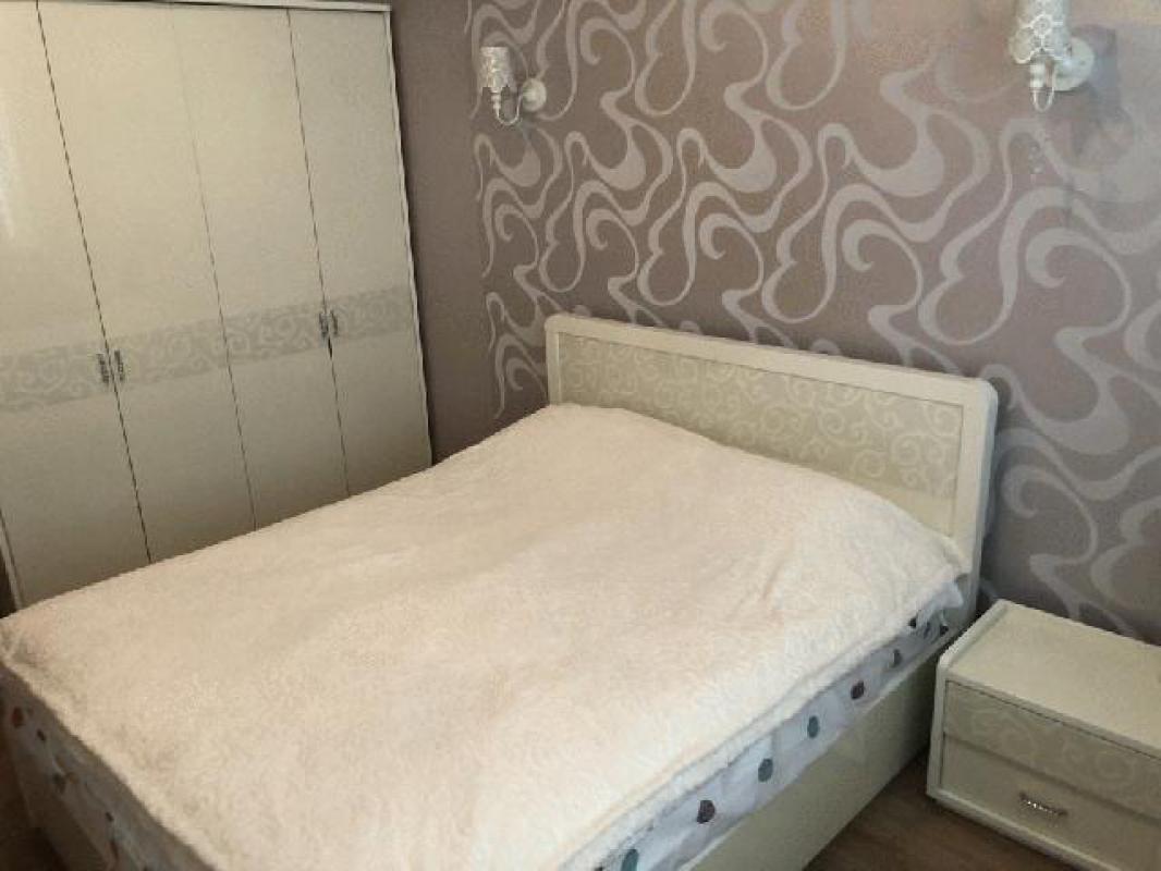 Просторная квартира на длительный срок с техникой и мебелью. - Орск