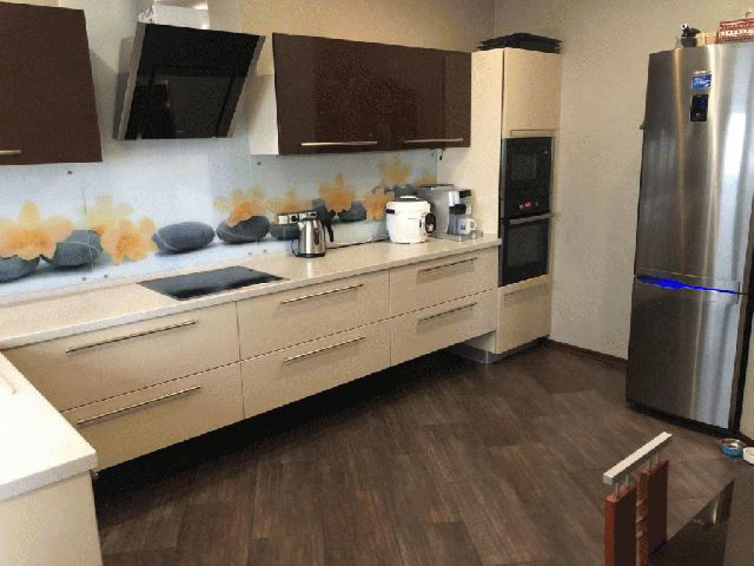 Просторная квартира на длительный срок с техникой и мебелью. - Орск