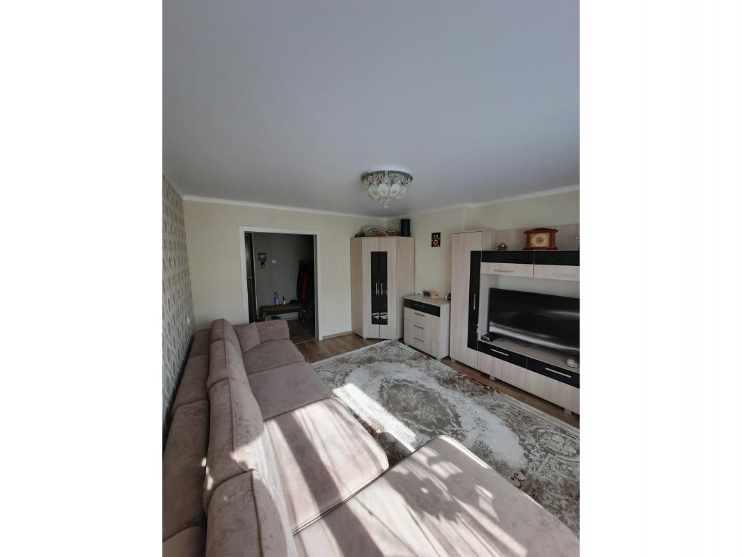 Отличный вариант уютной двухкомнатной квартиры на втором этаже девятиэтажного дома Ленина 130 г. - Новотроицк