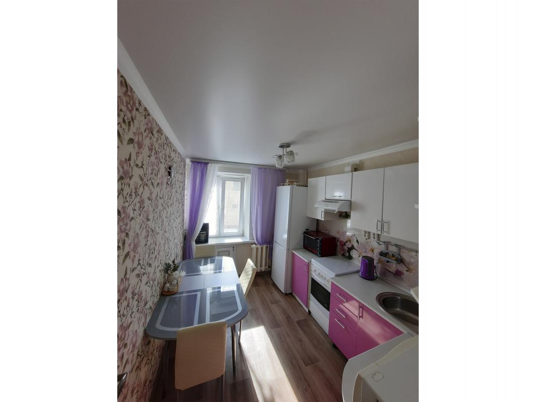 Отличный вариант уютной двухкомнатной квартиры на втором этаже девятиэтажного дома Ленина 130 г. - Новотроицк