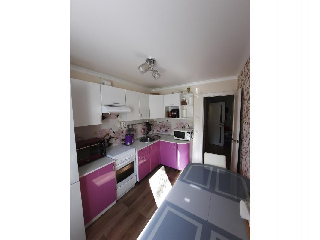 Отличный вариант уютной двухкомнатной квартиры на втором этаже девятиэтажного дома Ленина 130 г. - Новотроицк