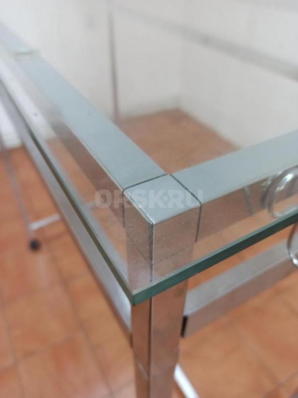 Cтенд для одежды со стеклянной верхней полкой,в отличном состоянии! - Орск