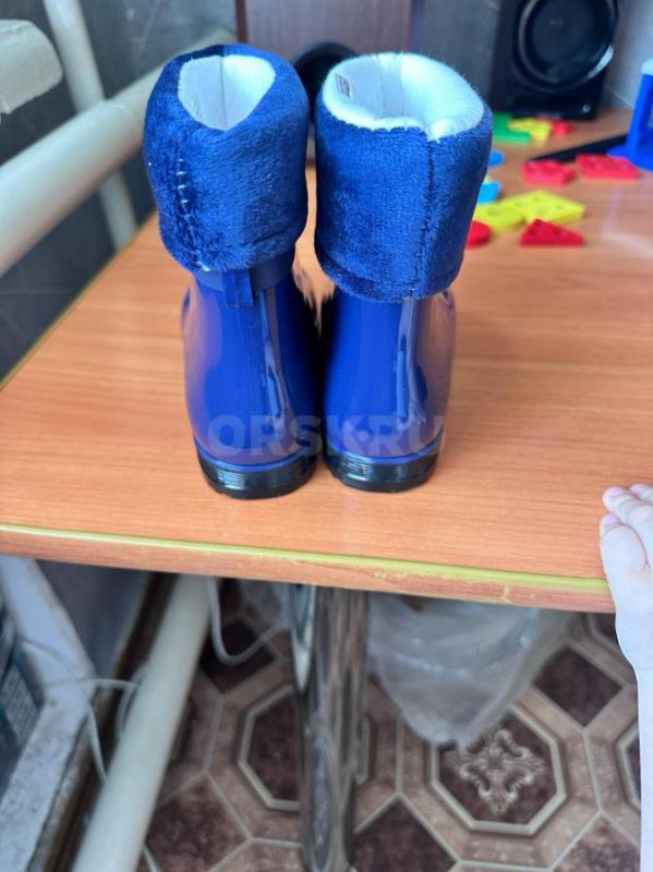 Продаем детская обувь резиновая демисизоная , нам не подошел размер , новые не носили на улице тольк - Орск