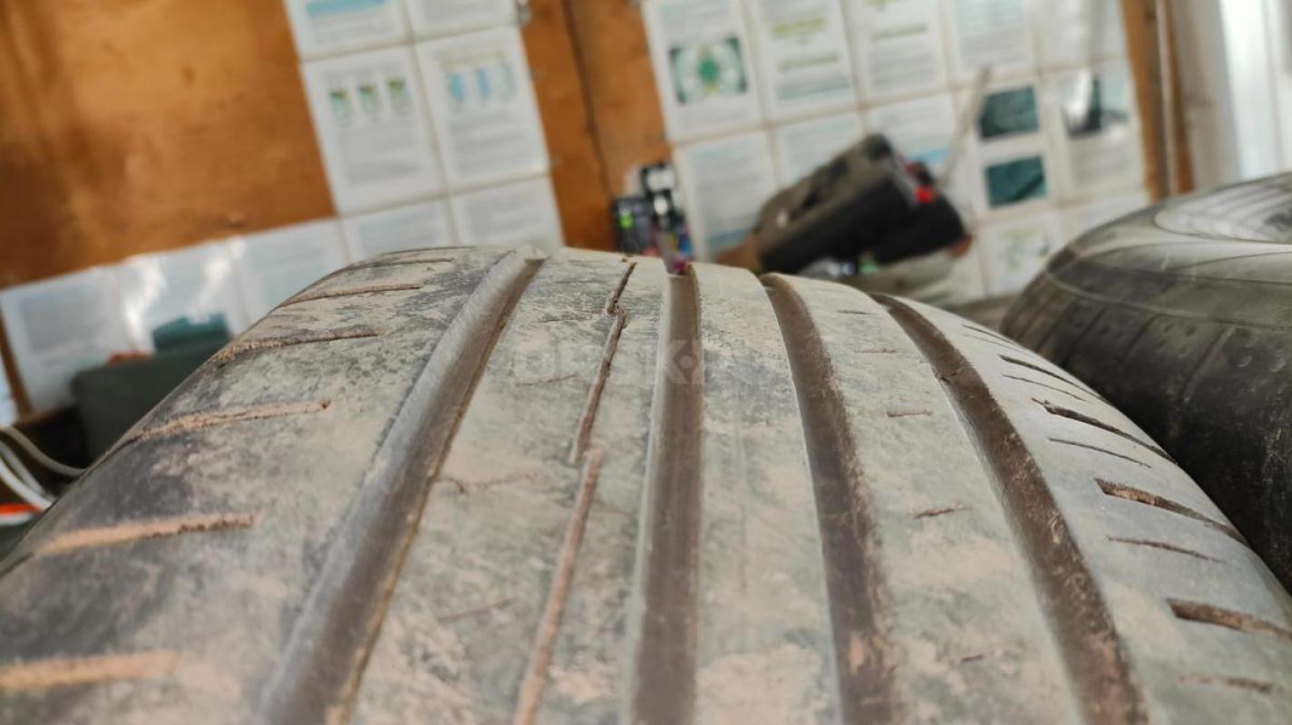 Шины летние Yokohama BluEarth AE50 215/65 R17. - Орск