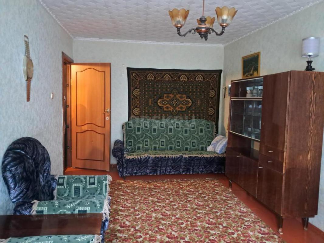 Продам двухкомнатную квартиру на втором этаже по улице Добровольского,10в (ост. - Орск