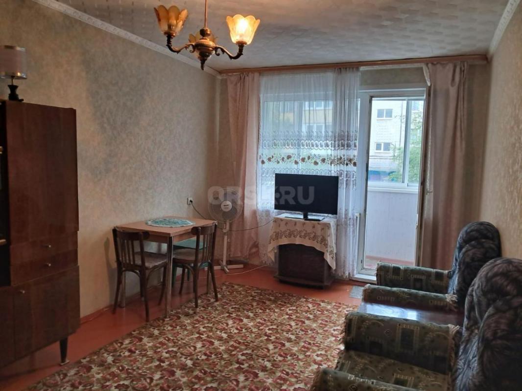 Продам двухкомнатную квартиру на втором этаже по улице Добровольского,10в (ост. - Орск