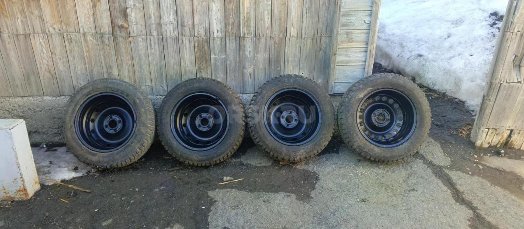 Продам комплект зимний резины вместе со штампами 195/65  R15. - Гай