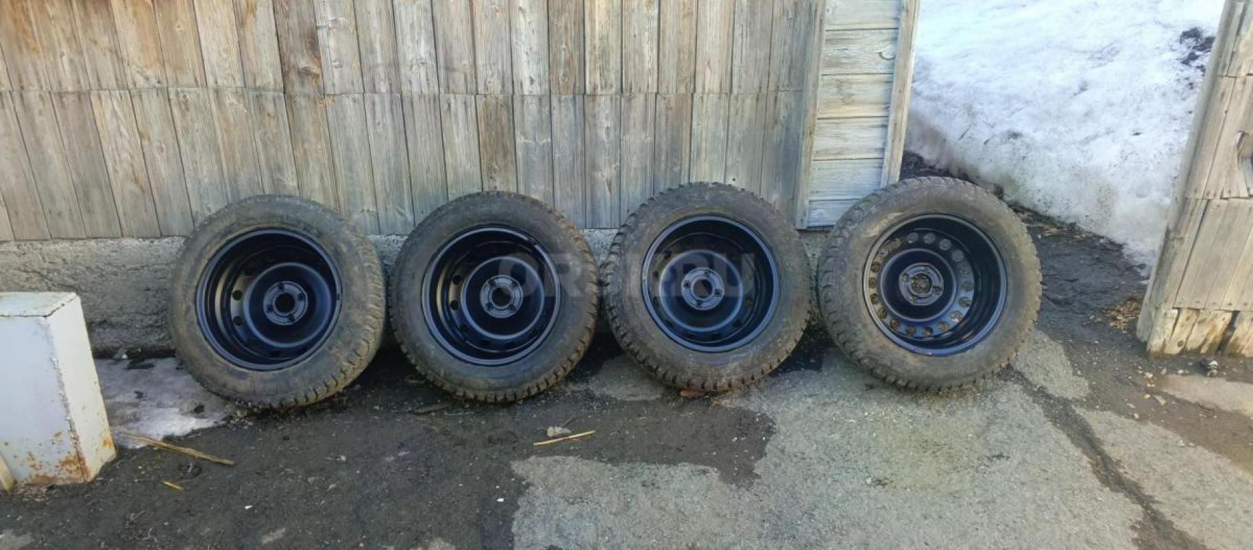 Продам комплект зимний резины вместе со штампами 195/65  R15. - Гай