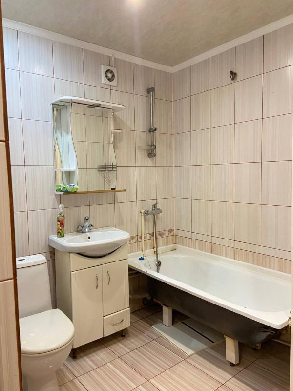 Продается уютная двухкомнатная квартира в кирпичном доме на первом (высоком) этаже. - Гай