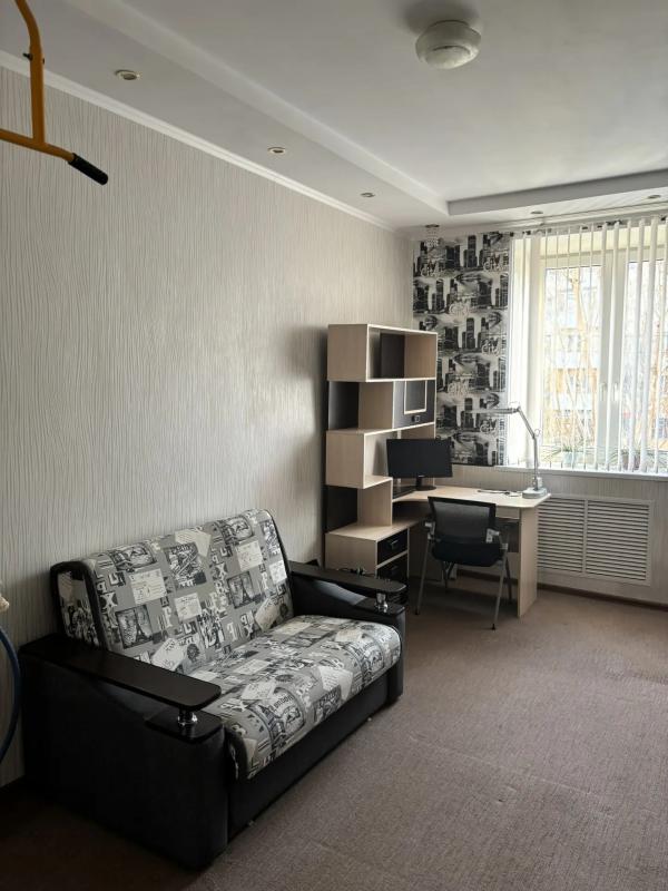 Продаётся уютная трехкомнатная квартира площадью 79.7 квадратных метров на втором этаже пятиэтажного - Новотроицк