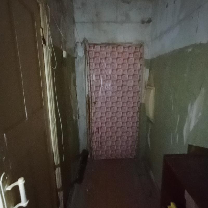 Продаю однокомнатную квартиру в центре города под ремонт, окна пластик. - Новотроицк