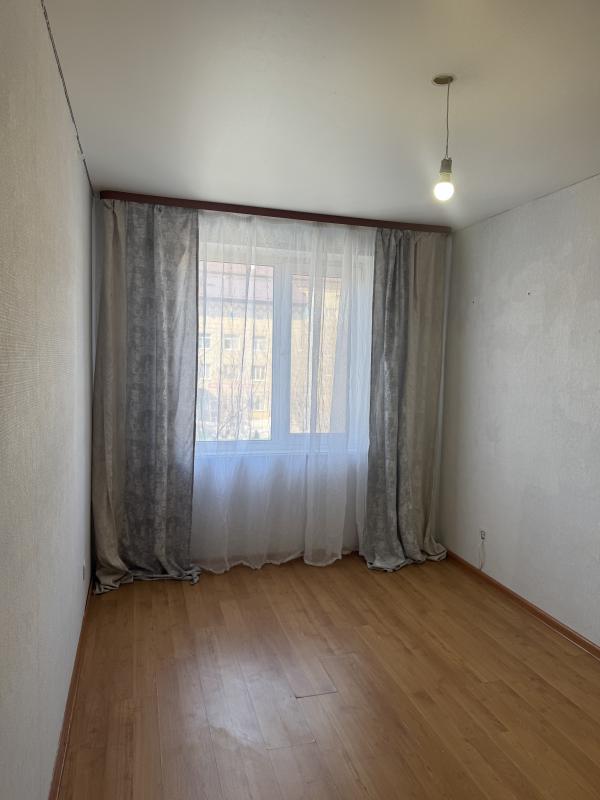 Продаётся двухкомнатная квартира расположена по ул Декабристов, д. 3 на третьем этаже пятиэтажного к - Гай