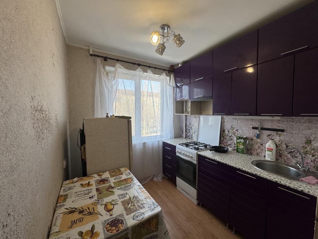 Продаётся двухкомнатная квартира расположена по ул Декабристов, д. 3 на третьем этаже пятиэтажного к - Гай