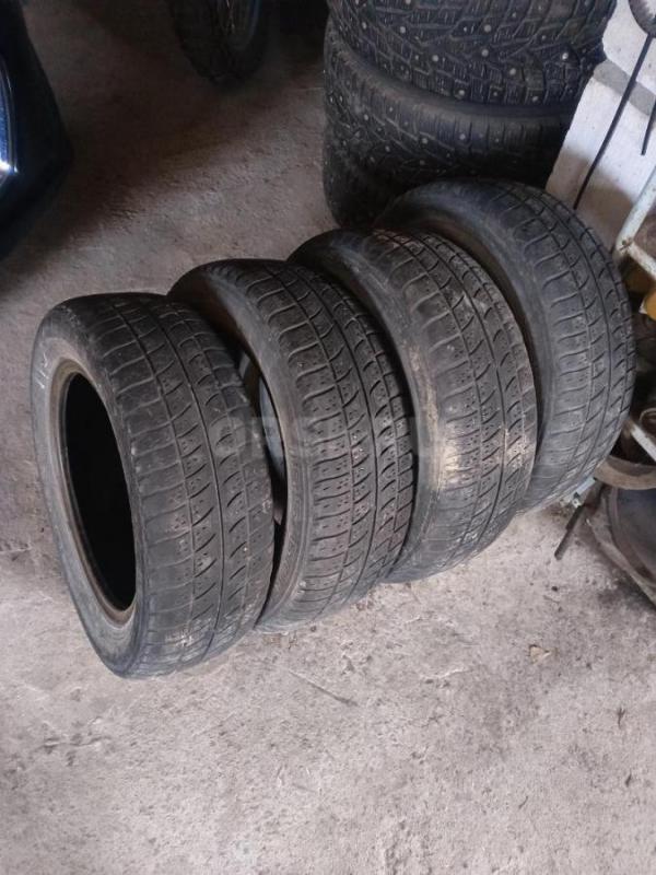 Продам 4покрышки Р14  3 покрышки безкамерка один с камерой стояли на калине. 1500р - Орск