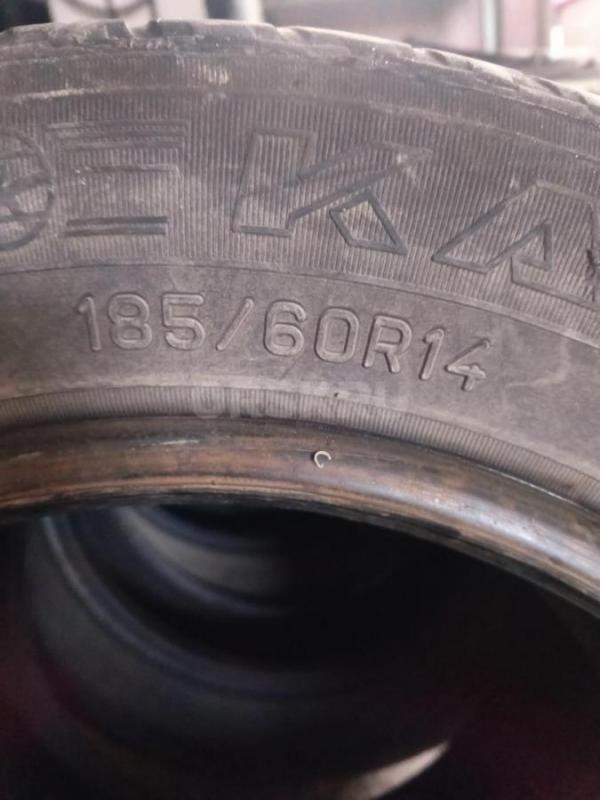 Продам 4покрышки Р14  3 покрышки безкамерка один с камерой стояли на калине. 1500р - Орск