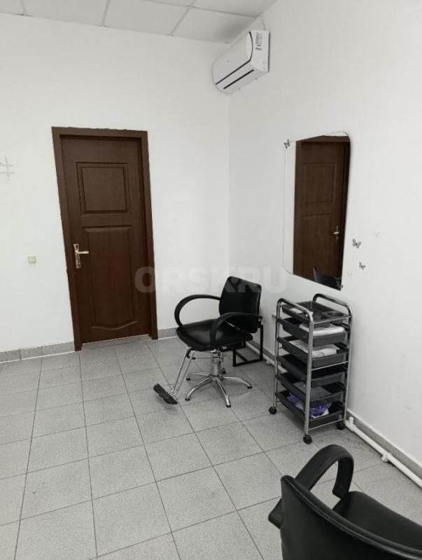 Кабинеты два по 12 м2 , один 15 м2 в отдельно стоящем 2-ух этажном здании под любой вид деятельности - Орск