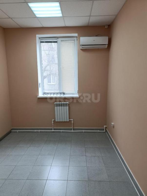Кабинеты два по 12 м2 , один 15 м2 в отдельно стоящем 2-ух этажном здании под любой вид деятельности - Орск