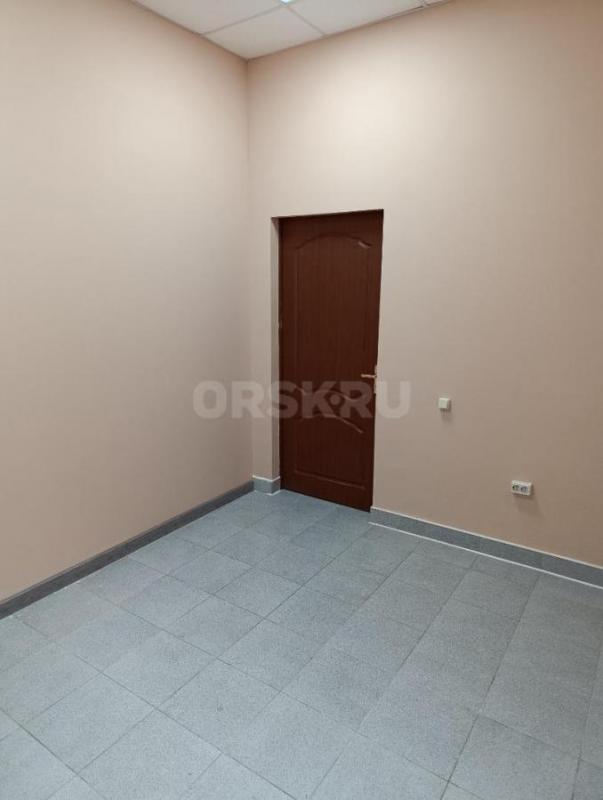 Кабинеты два по 12 м2 , один 15 м2 в отдельно стоящем 2-ух этажном здании под любой вид деятельности - Орск