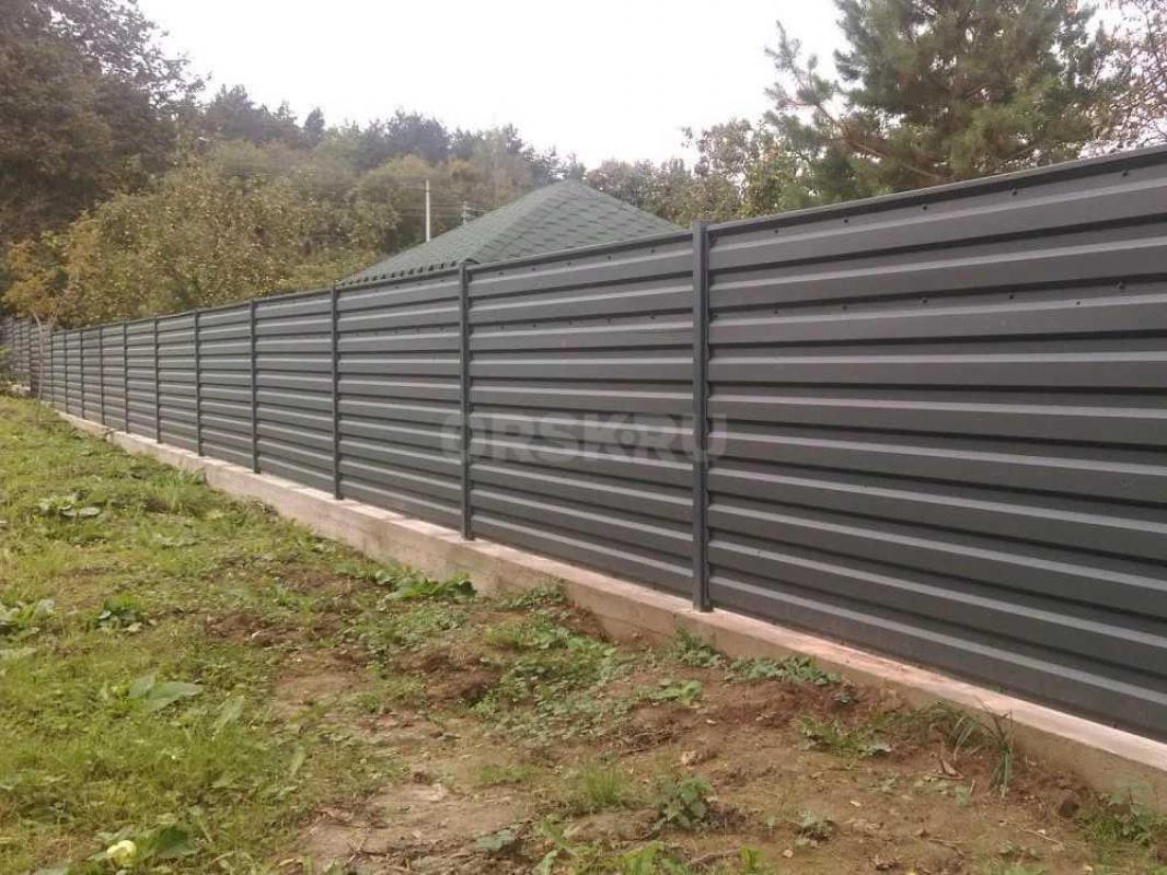 Строительство крыш, кровельные работы, установка водостока и снегазадержателей, 
Заборы из профлист - Орск