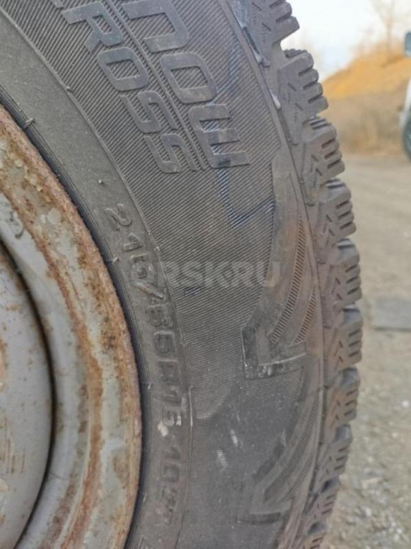 Продам резину в сборе.3 колеса в хорошем состоянии,одно с камерой есть грыжа. 215/65/16. - Орск