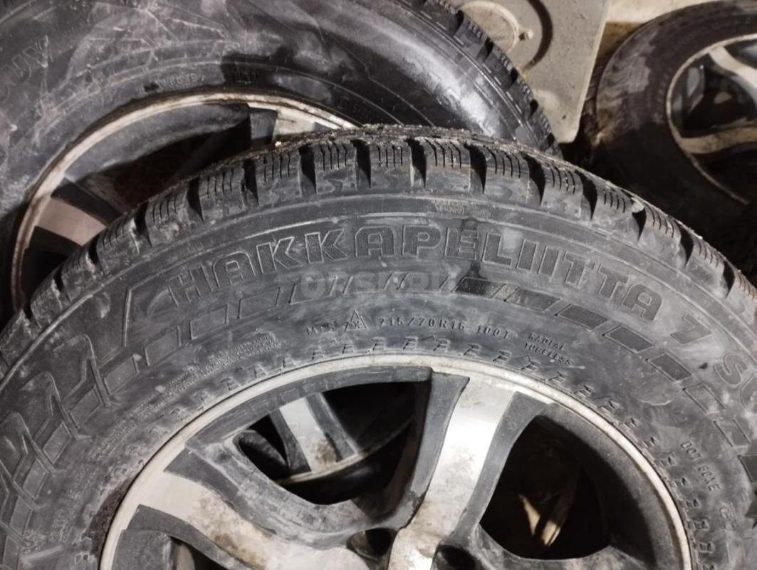 Продам колёса с зимней резиной 215/70/р16 на литых дисках . - Орск