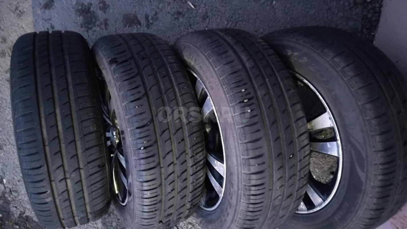 Продам комплект летней резины,на литых дисках, в отличном состоянии,2025 г. - Орск