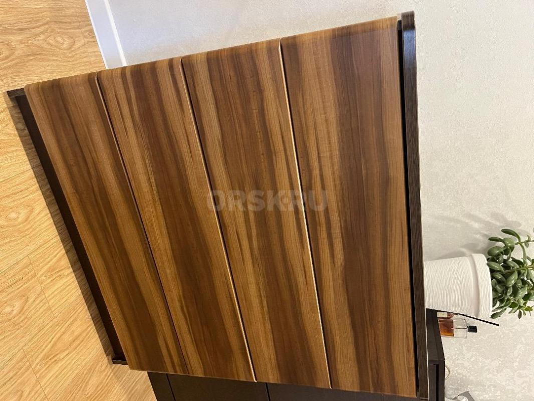 Продается спальный гарнитур: большая кровать с ортопедическим основанием, большой угловой шкаф, зерк - Гай