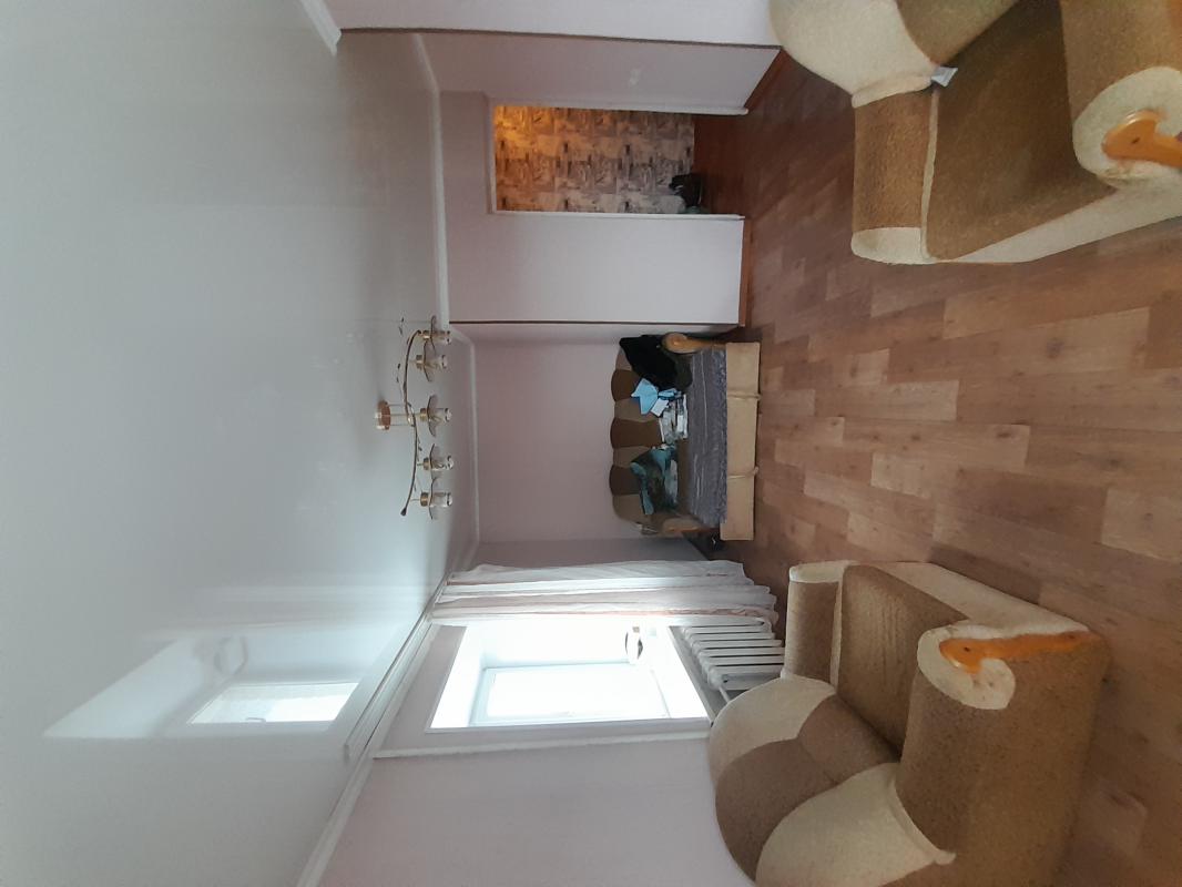 Продам 1-комнатную квартиру 30,2 м² на 4 этаже 5-этажного кирпичного дома (1967 г.) по адресу: г. - Новотроицк