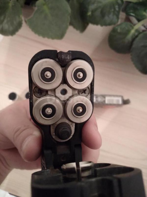 Продам травматический пистолет оса 18х45 с лазерным прицелом, 2 кобуры нательная и на пояс. - Орск