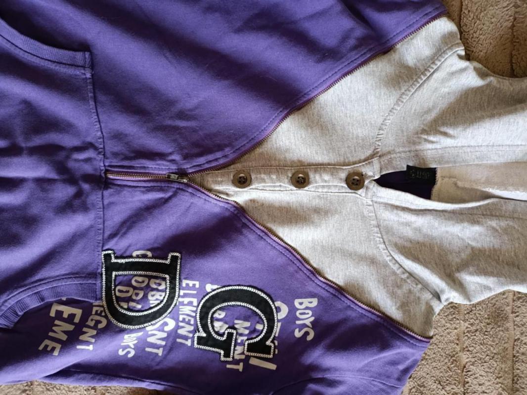 Продам не дорого платье на девочку 7-11 лет.
1 и 2 фото по 350 руб
3 фото 300 руб
5фото 10-12 лет - Орск