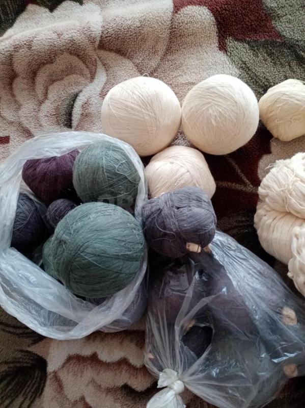 Продам краску для шленки, шленку, чески для пуха новые, прялку в  рабочем состоянии. - Орск