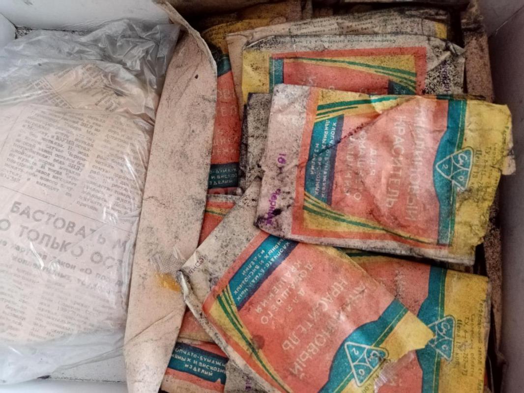 Продам краску для шленки, шленку, чески для пуха новые, прялку в  рабочем состоянии. - Орск