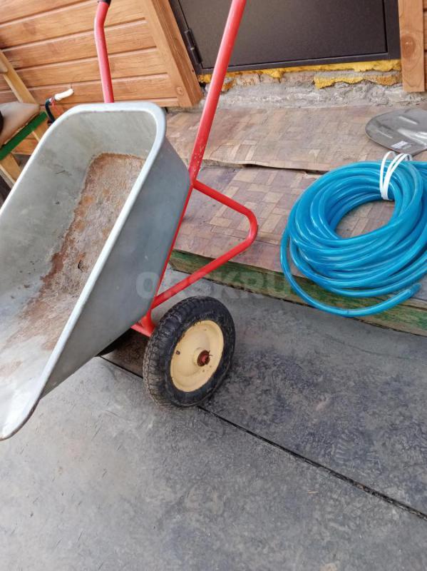 Тачка садовая, шланг поливочный 30м,новый,   укрывной материал новый в упаковке, грабли, лопата, нов - Орск