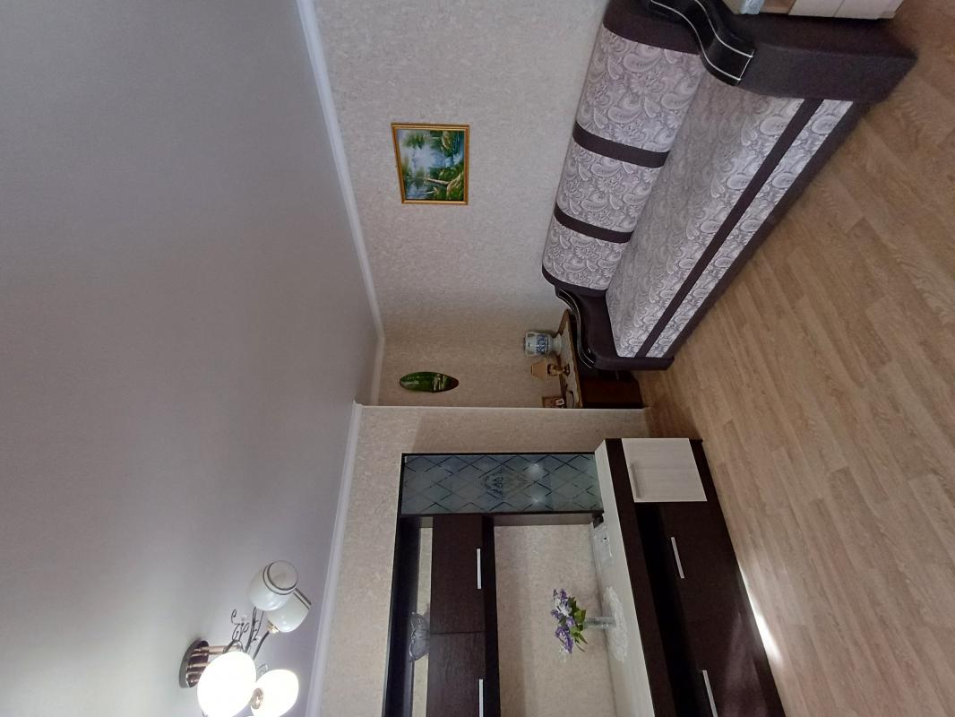 Продаётся уютная,теплая двухкомнатная квартира в центре города! - Медногорск