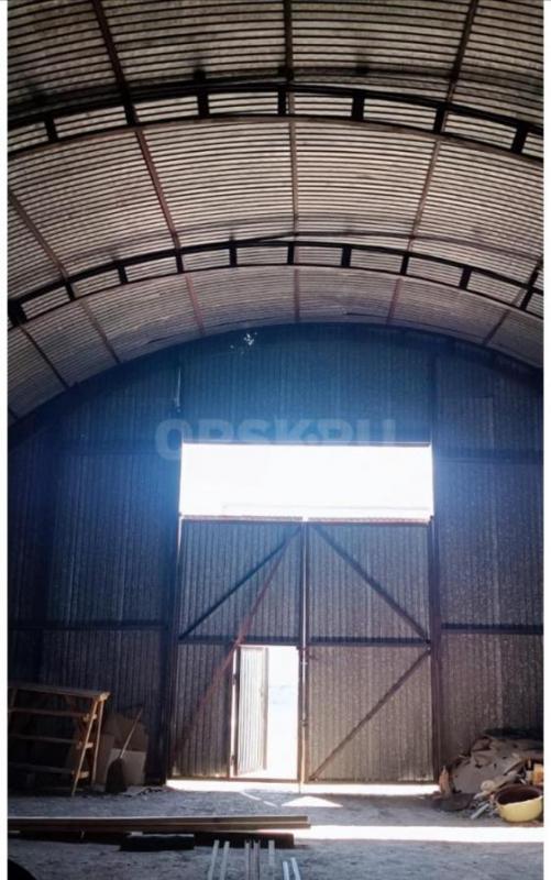 Сдам в аренду металлический ангар площадью 445 кв м  расположенный  по Морозова 37 на ОЗТП. - Орск