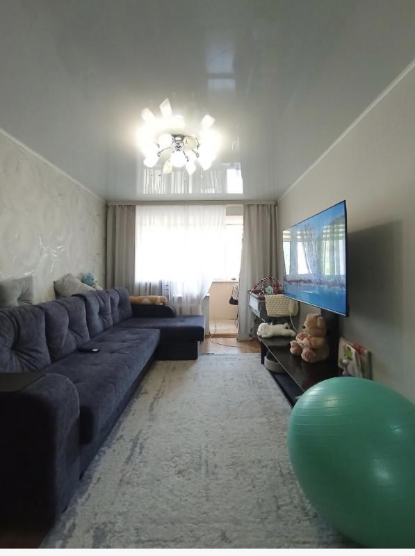 В продаже улучшенная  1-комнатная квартира по адресу:  г. - Новотроицк