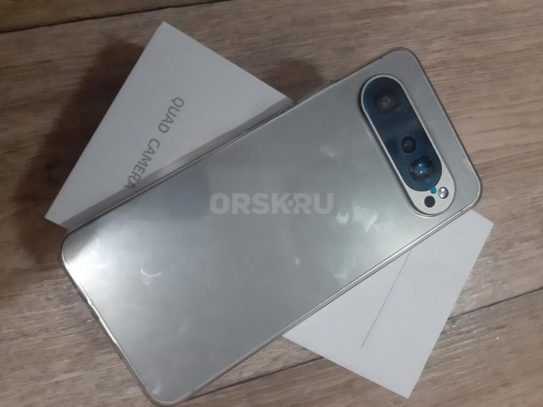 Продам телефон полностью рабочий полный комплект реплика - Орск