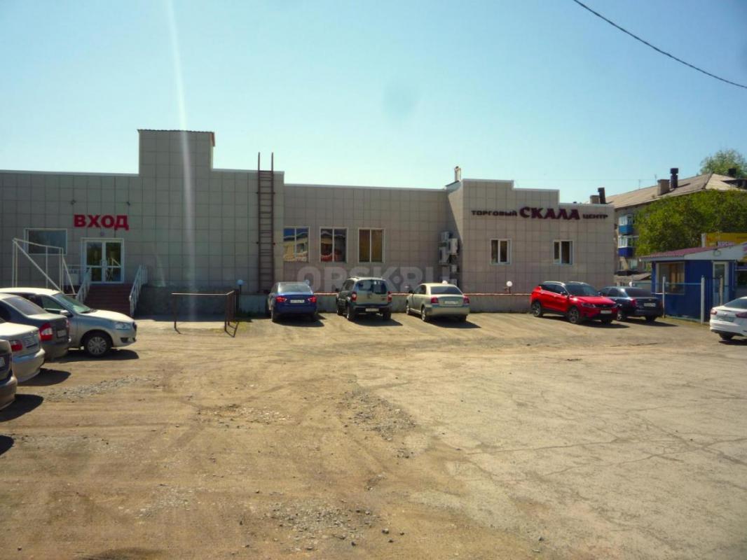 Сдается помещение в центре деловой жизни г Медногорска в ТЦ Скала. 1  линия, удобная зона разгрузки. - Медногорск