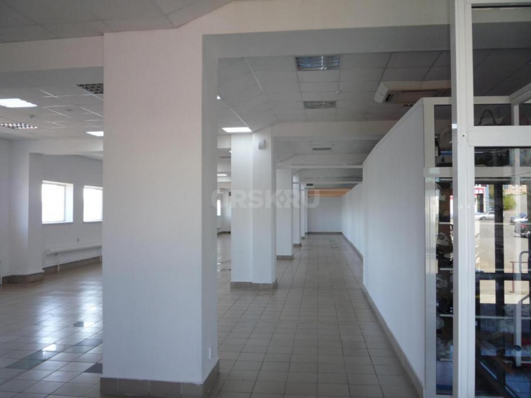 Сдается помещение в центре деловой жизни г Медногорска в ТЦ Скала. 1  линия, удобная зона разгрузки. - Медногорск