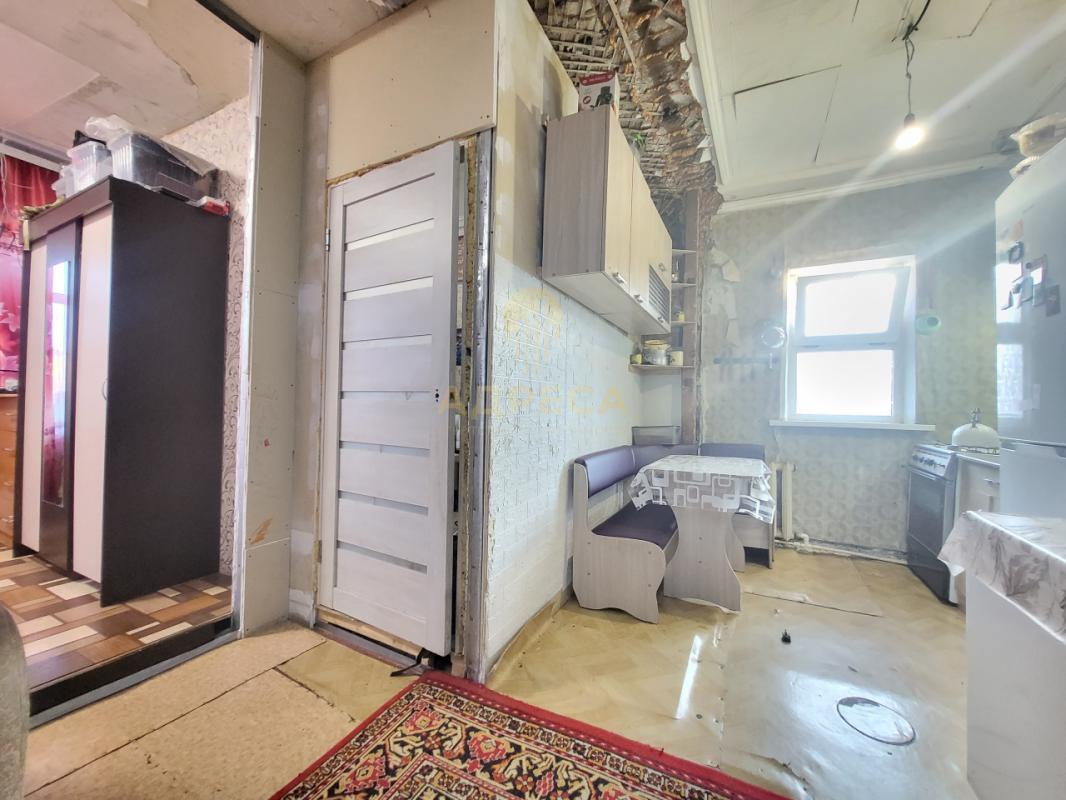 Продается 3 комнатная квартира по адресу: ул. 1 мая дом 148В самом центре города, на 2 этаже 2-х эта - Оренбург