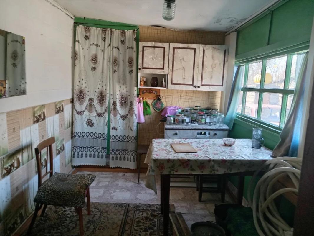 Продается дом на двух хозяев, три комнаты+кухня, комнаты раздельные, веранда. - Гай