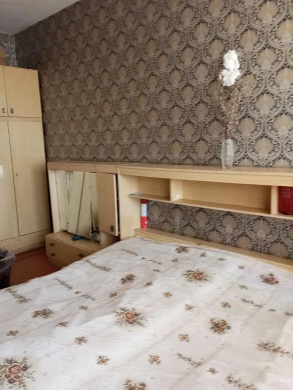 Продается 3комнатная СТАРОГО ТИПА в центре. - Новотроицк