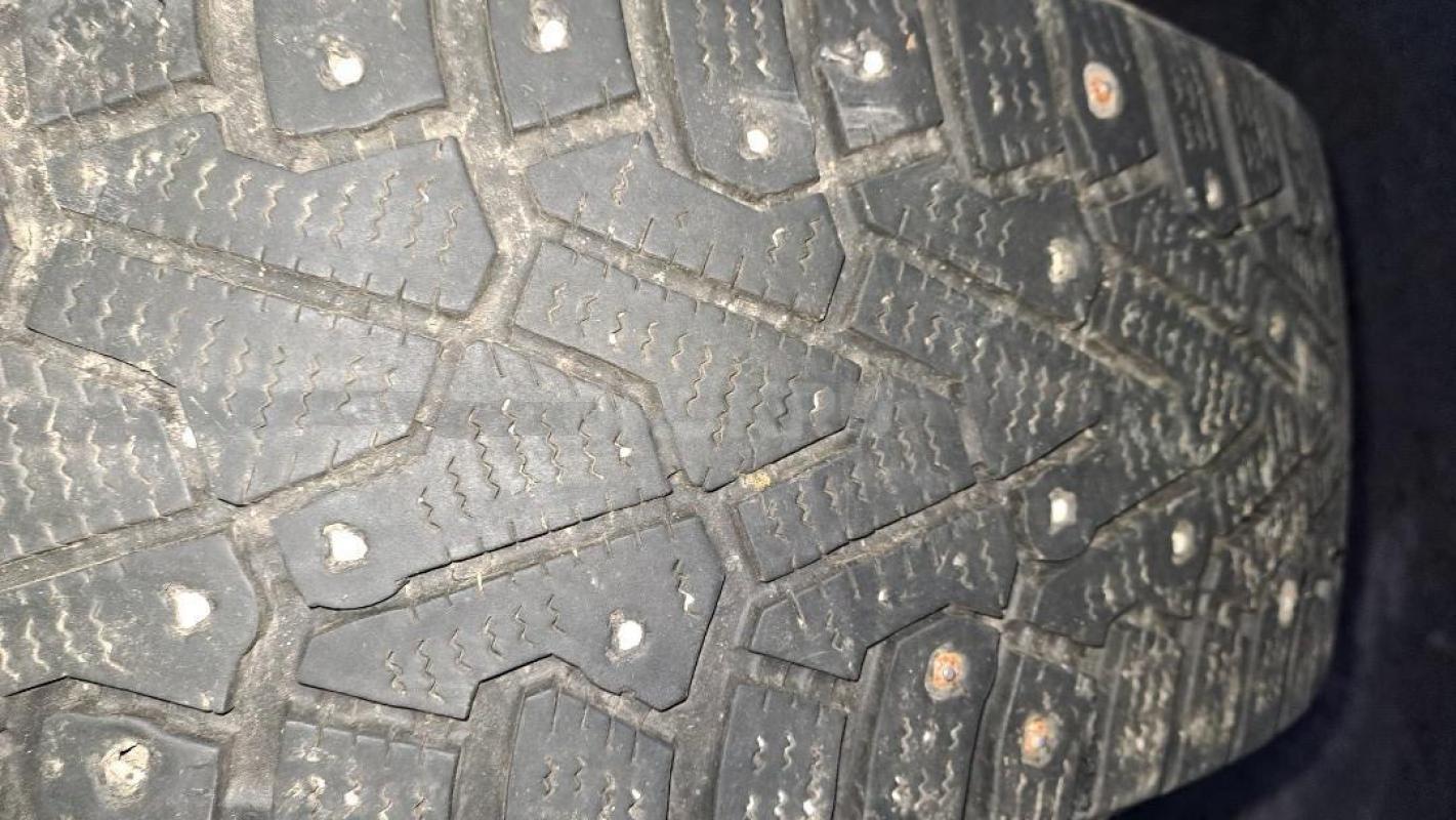 Комплект зимних шин 185 65 р 15. - Орск