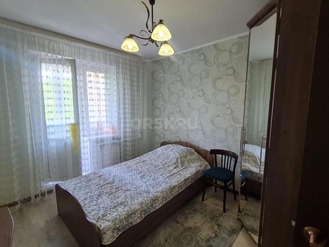 Продается светлая, теплая, уютная и очень просторная 3-комнатная квартира в районе 240 квартала по а - Орск