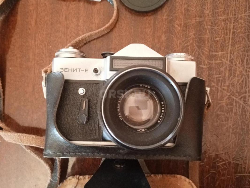 Продам советские плёночные фотоаппараты "Зенит-Е", "Смена 8М", & - Орск